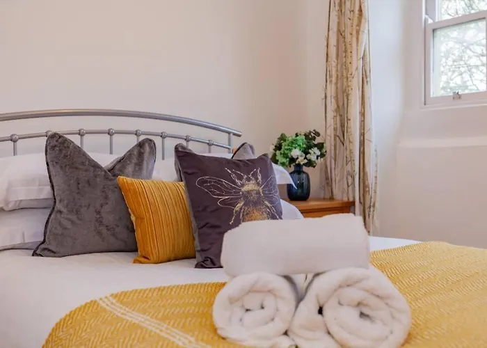 Unique And Quirky Central Apartment With Parking